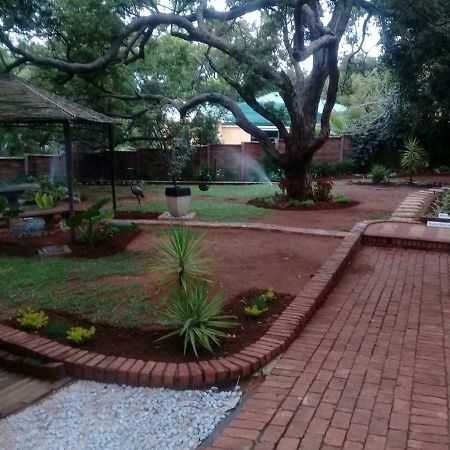 Shalamanzi Lodge Hartbeespoort Exterior photo